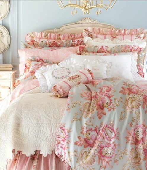 Bedding Set Ruffled Floral Print with Ornate Carved Headboard