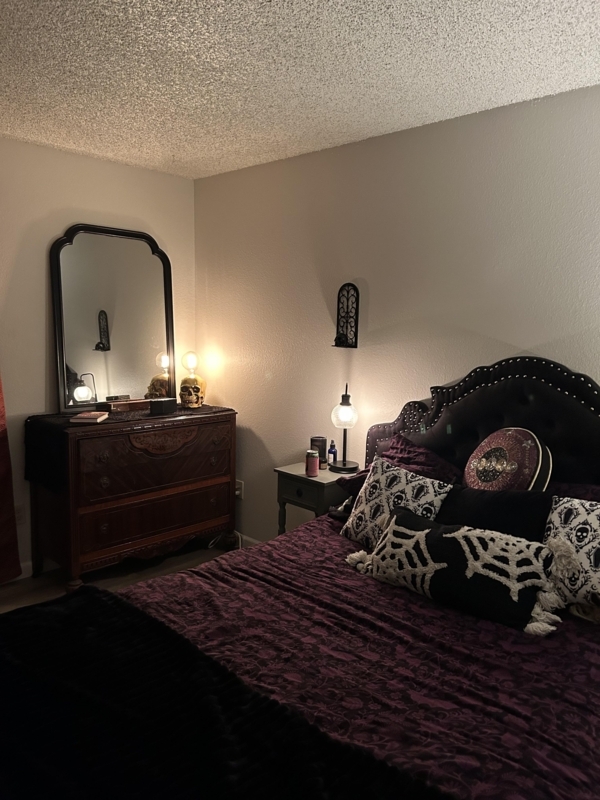 Bedroom Decor: Tufted Black Headboard Vintage Wood Dresser With Mirror
