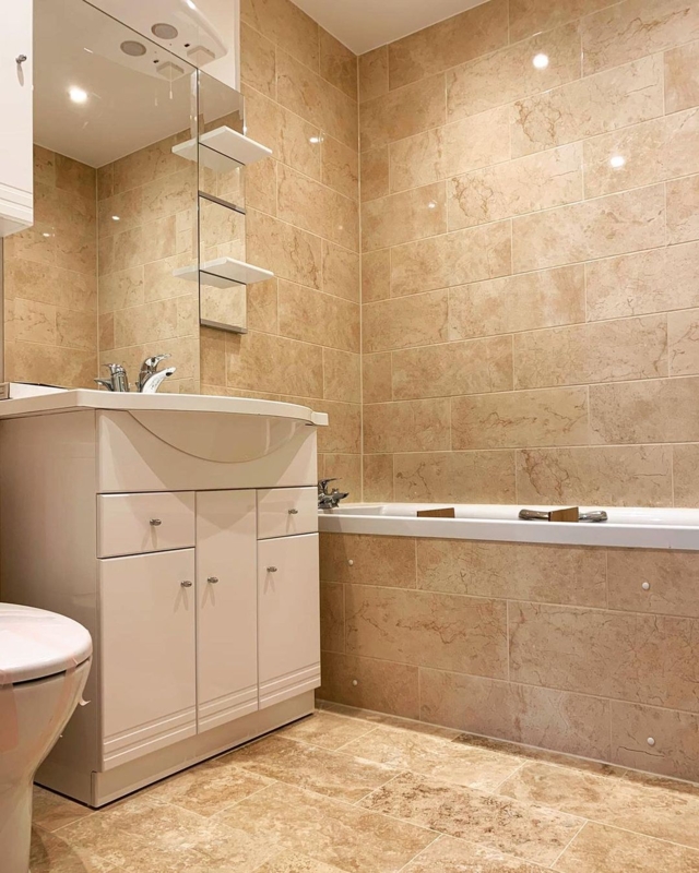 Built-In Bathtub with Glossy Stone Tiles & Staggered Layout in Modern Bath