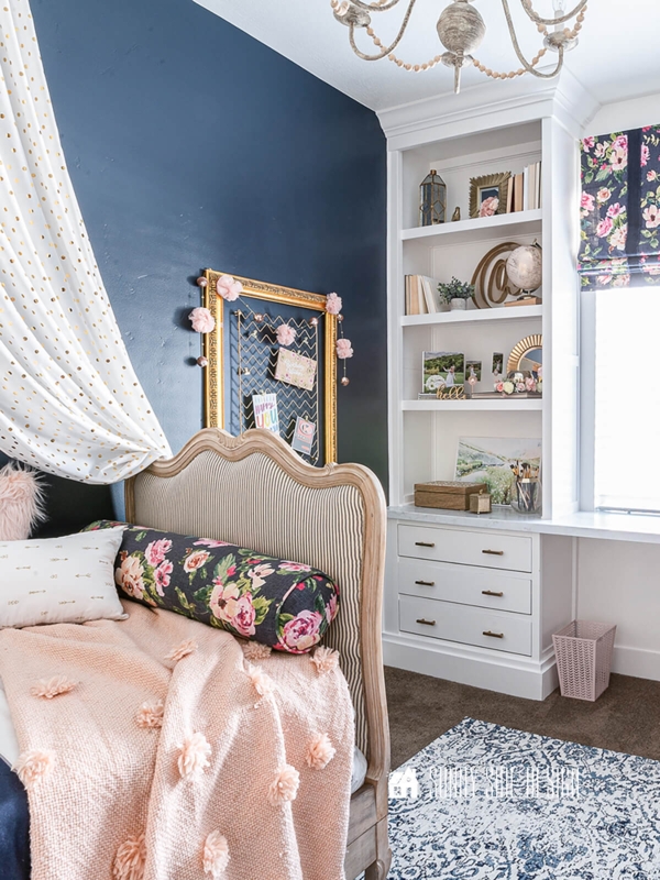 Built-In Desk and Bookshelves in Navy Tween Bedroom
