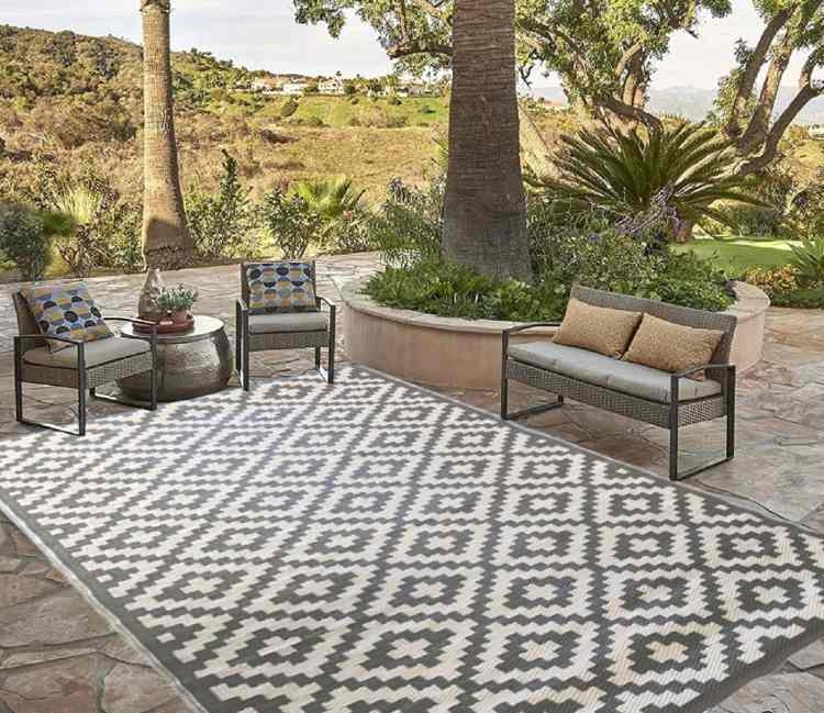 Circular Outdoor Rug for Patio with Organic Abstract Pattern