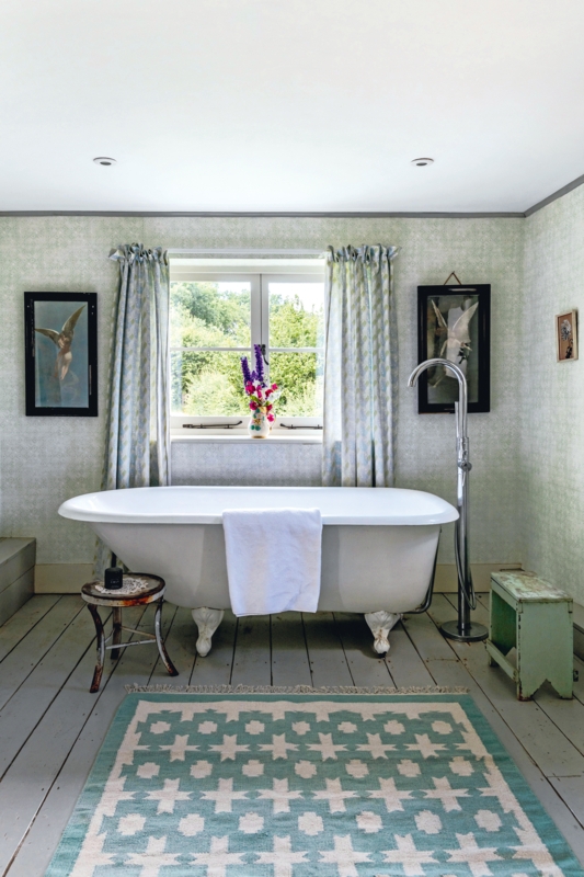 Clawfoot Bathtub: Farmhouse Style with Teal Geometric Area Rug