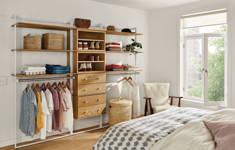 Closet System: Modular Design with Wall Mounted Tracks