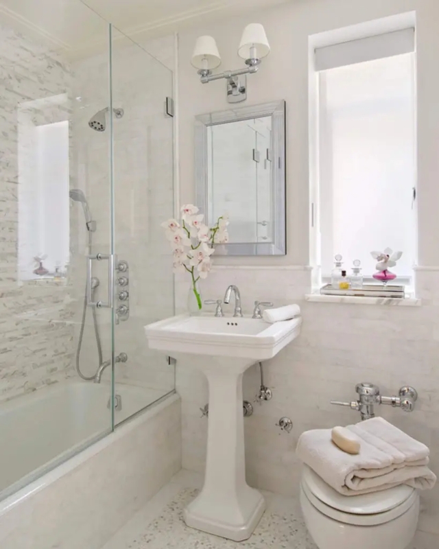 Compact Bathroom: Pedestal Sink with Frameless Glass Divider