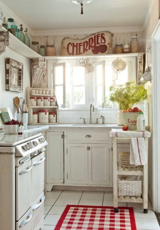 Cottage Kitchen: Vintage Range, Red Gingham Rug | Farmhouse Styling