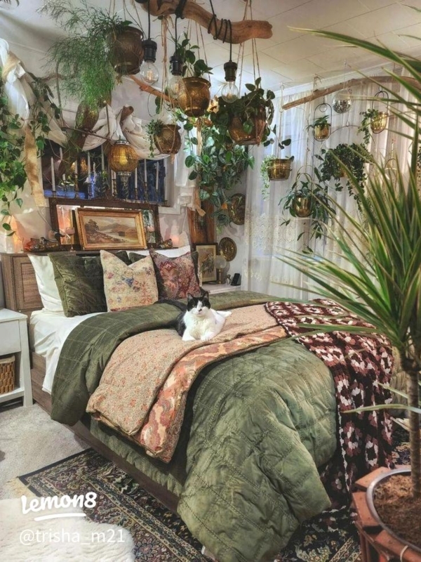 Cozy Green Cottagecore Bedroom: Lush Design & Decor Ideas