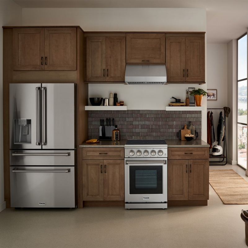 Electric Range with Pro Style Knobs and Ceramic Cooktop, Modern Silver