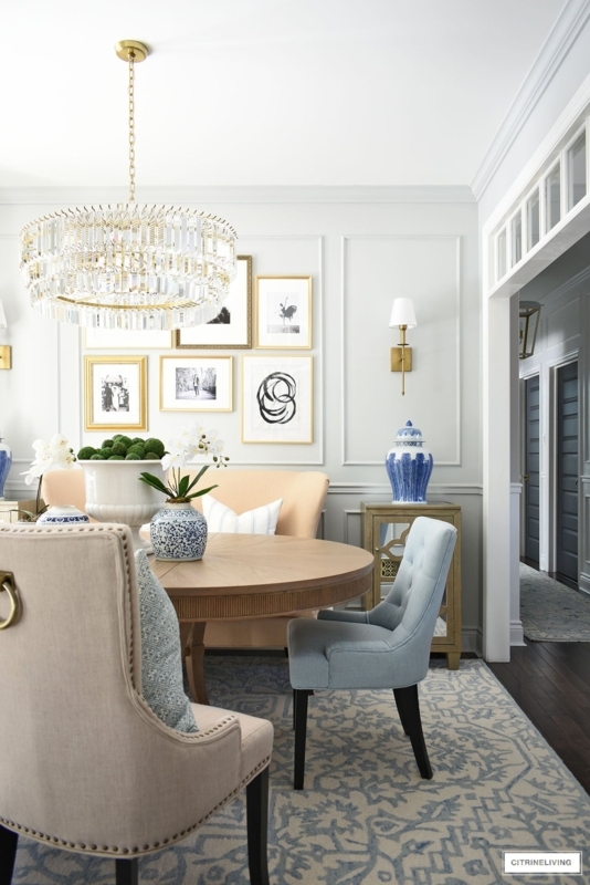 Elegant Dining: Tiered Crystal Chandelier & Blue Chinoiserie Accents