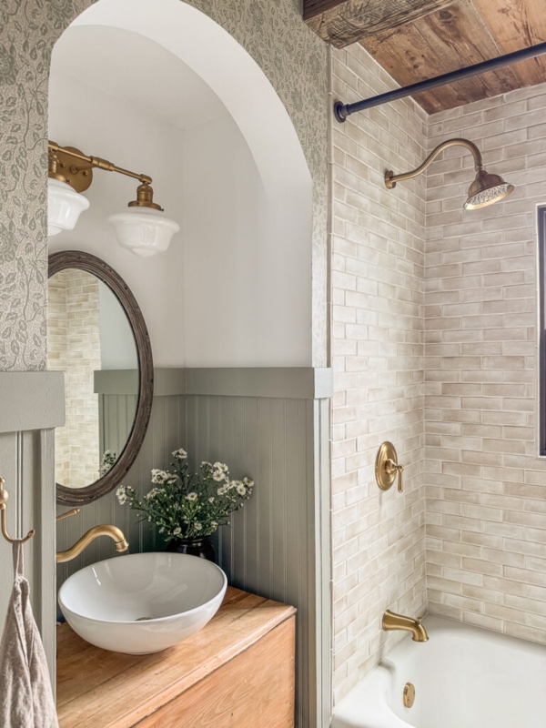English Cottage Bathroom: Arched Alcove & Brass Fixtures