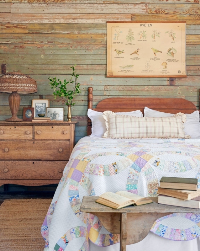 Farmhouse Bedroom: Double Wedding Ring Quilt and Weathered Wood Walls
