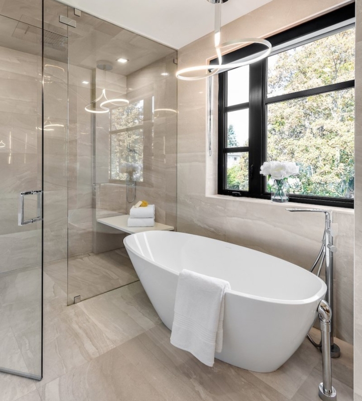 Freestanding Bathtub, Infinity Loop Pendant, Large Window Layout