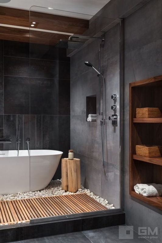 Freestanding Bathtub with Pebble Bed Floor and Wood Slatted Mat