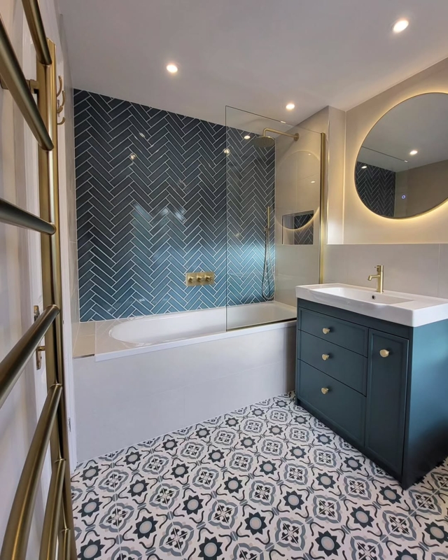 Full Bathroom Suite with Teal Herringbone Wall and Patterned Floor