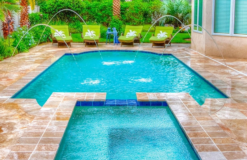 Geometric Pool with Laminar Jets and Integrated Spa