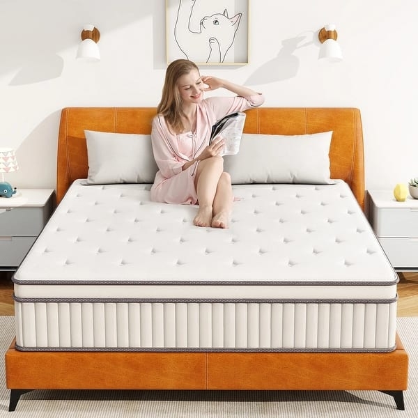 Hybrid Mattress, Quilted Top, Two-Tone Design, Tight Top