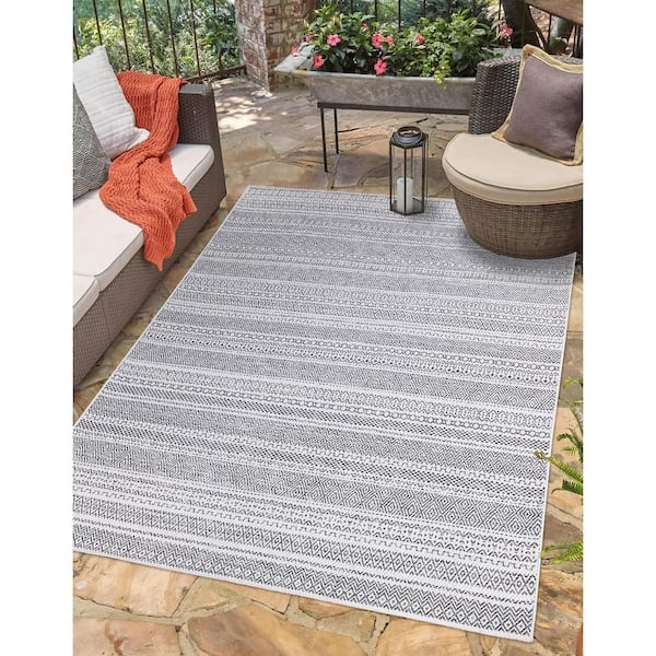 Indoor Outdoor Quatrefoil Area Rug Charcoal Trellis Woven Moroccan