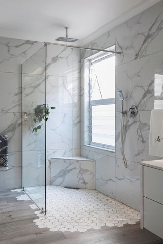 Marble Look Walk-in Shower with Hexagon Floor Tiles and Bench