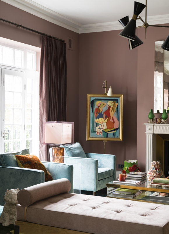 Mid-Century Living Room with Mauve Walls and Blue Velvet Armchairs