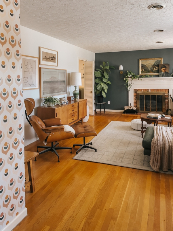 Mid-Century Modern Living Room featuring Retro Geometric Wallpaper