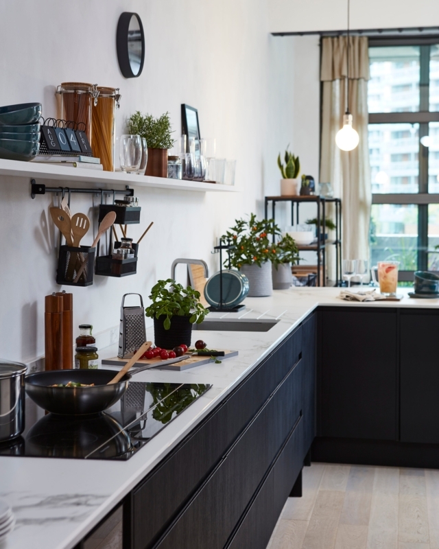 Minimalist Black Handleless Cabinets: White Marble Countertop Styling