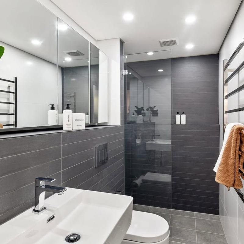Minimalist Spa Bathroom featuring Horizontal Gray Plank Wall Tiles