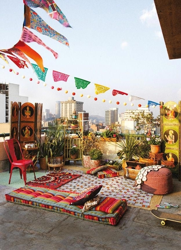 Outdoor Area Rug: Charcoal Trellis Pattern for Boho Deck