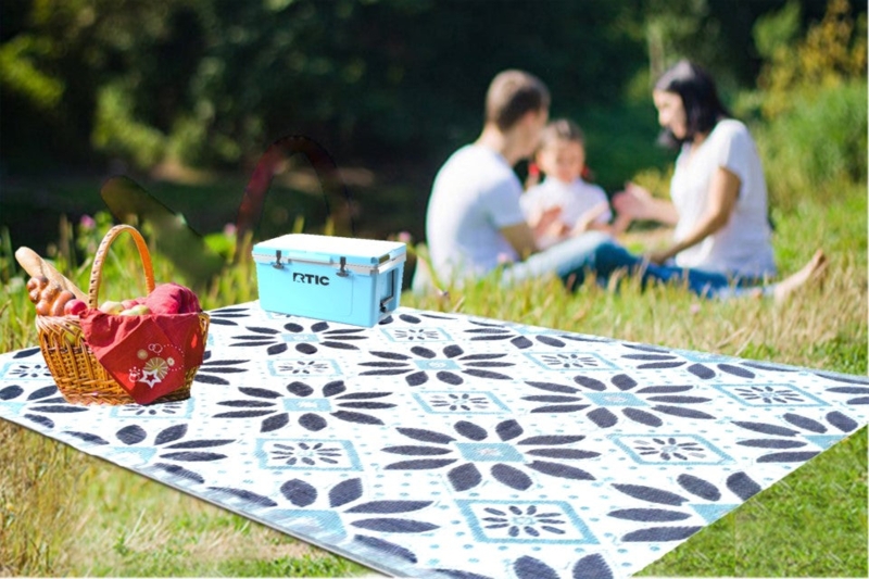 Outdoor Rug Sky Blue Ornamental Medallion Waterproof Plastic Straw Mat