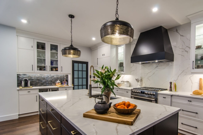 Oversized Dome Pendant Light Styling for Modern Kitchens