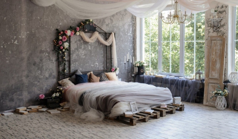 Pallet Bed with Floral Arch Headboard & Tulle Bedding Decor