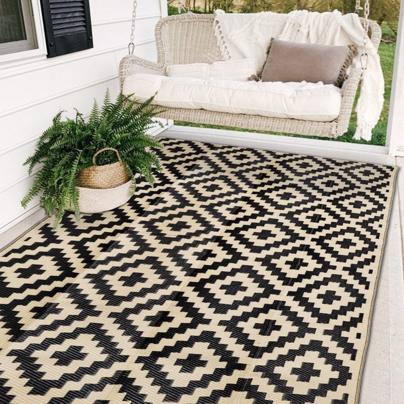 Reversible Outdoor Rug Black and Beige Geometric Trellis