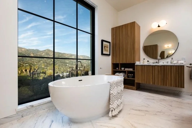 Ribbed Wood Bathroom Vanity Decor with Freestanding Tub