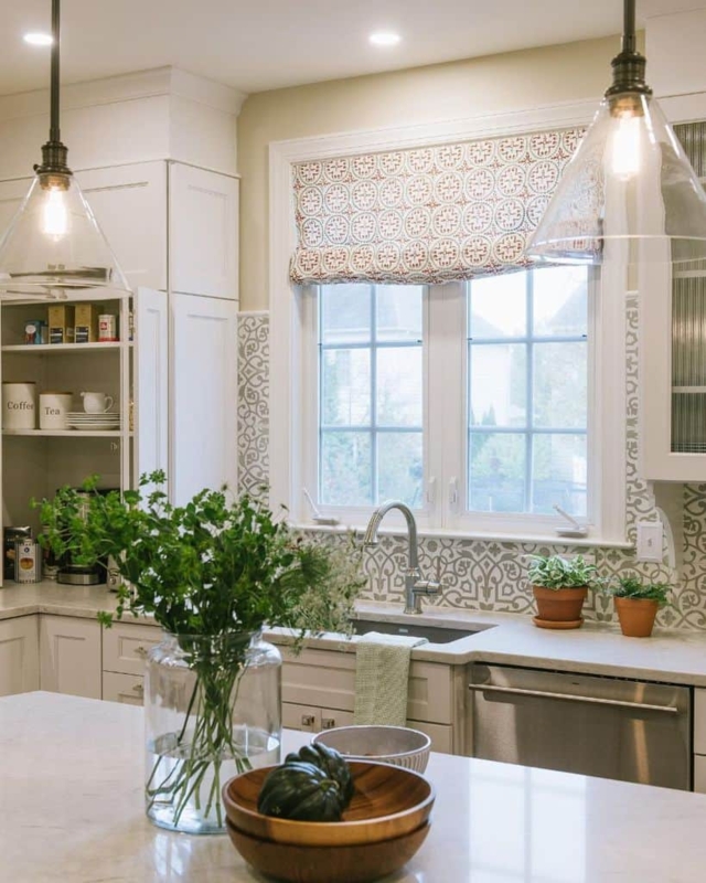 Roman Shade: Patterned Kitchen Window Treatment with Medallion Print