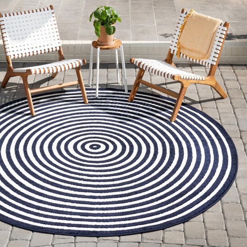 Round Area Rug Black and White Fretwork Modern Deck Styling Ideas