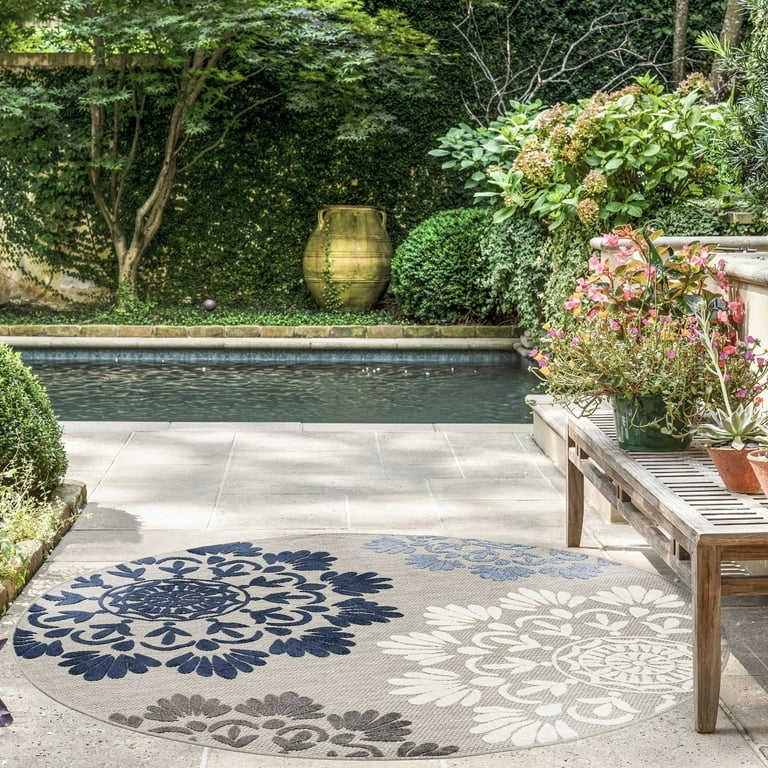 Round Area Rug, Large Scale Hibiscus Pattern, Cream Coastal.