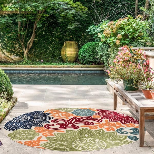 Round Area Rug, Medallion Pattern, Gray Cream Lattice Border.