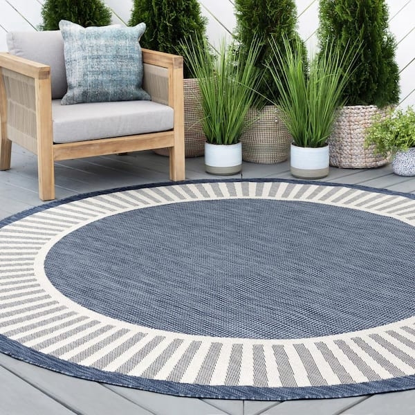 Round Area Rug, Medallion Pattern, White Border Detail, Coastal.