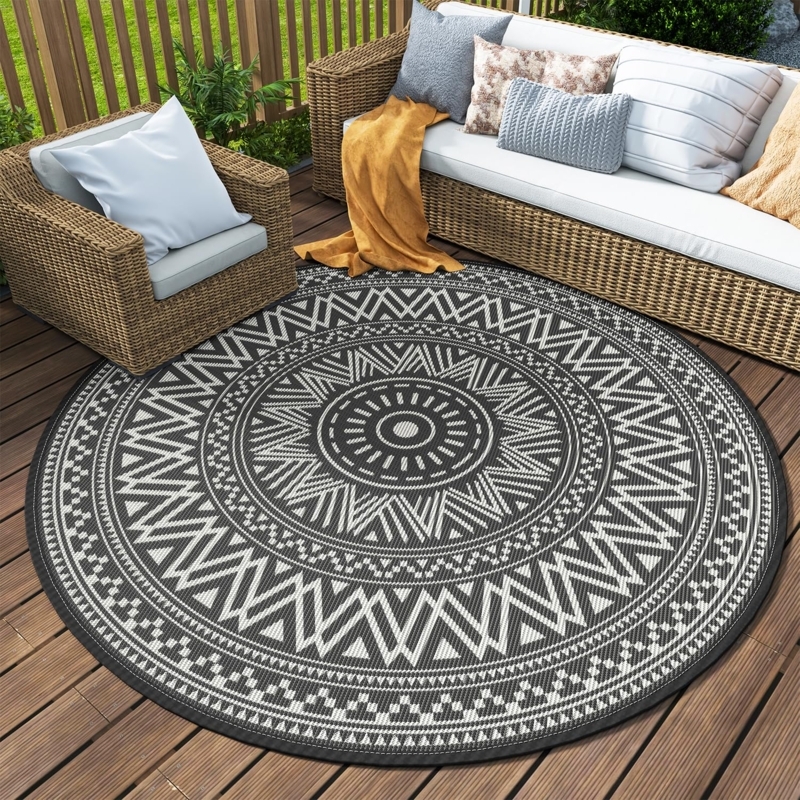 Round Outdoor Rug, Reversible Grey White Boho Geometric Pattern.
