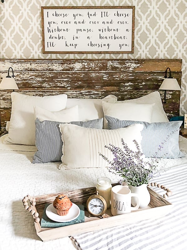 Rustic Farmhouse Bed with Weathered Wood Headboard Ideas