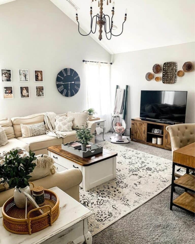 Rustic Farmhouse Living Room Ideas with Whitewashed Coffee Table Decor