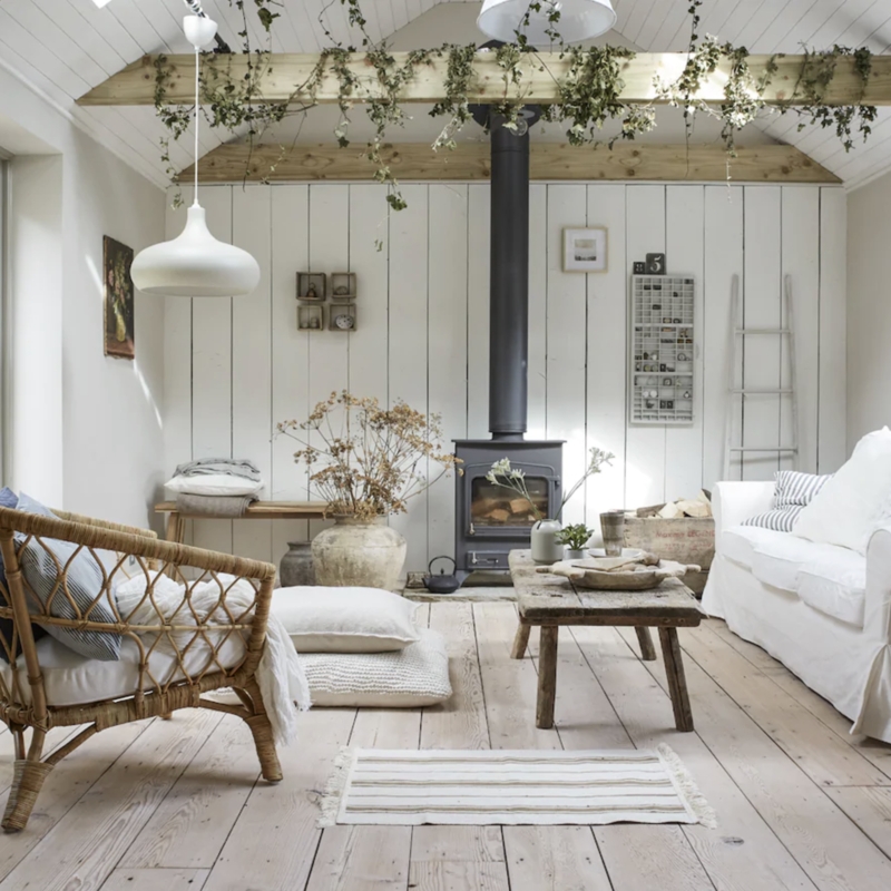 Rustic Pendant Lighting Design with Exposed Wood Beams