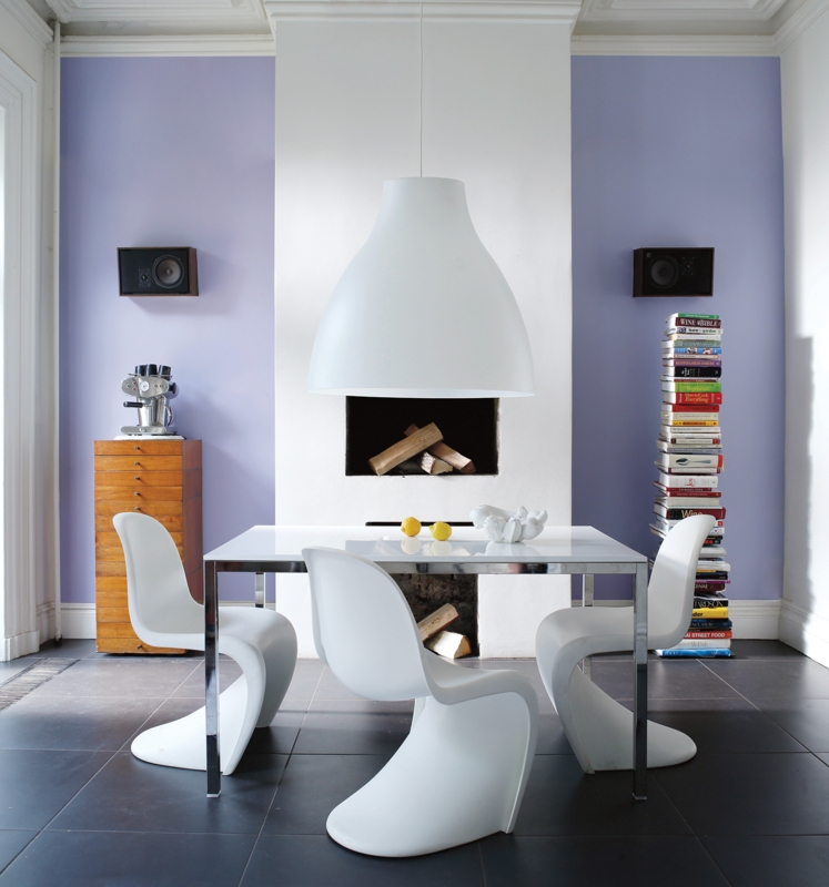 S-shaped Cantilevered Dining Chairs in Lavender Accent Wall Room