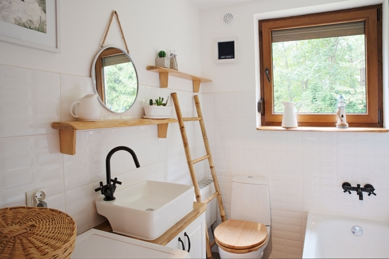 Scandinavian Bathroom Decor Ideas with Rope Hung Mirror and Ladder