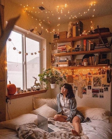 Small Bedroom Corner: Dense Bookshelves & Autumn Inspired Decor.