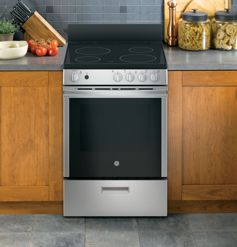 Smooth Cooktop Electric Range in Stainless Steel with Front Controls