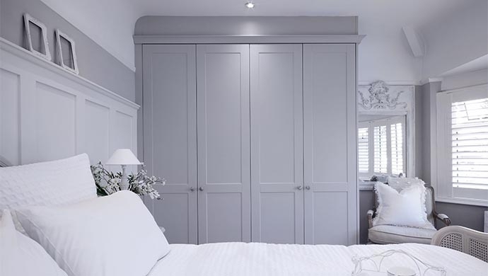 Sophisticated Grey Wardrobe: Floor-to-Ceiling Shaker Style Doors