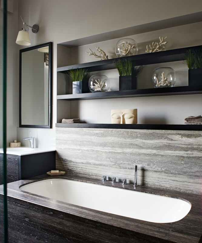 Stone Wall Bathtub Backsplash with Minimalist Black Niche Shelves