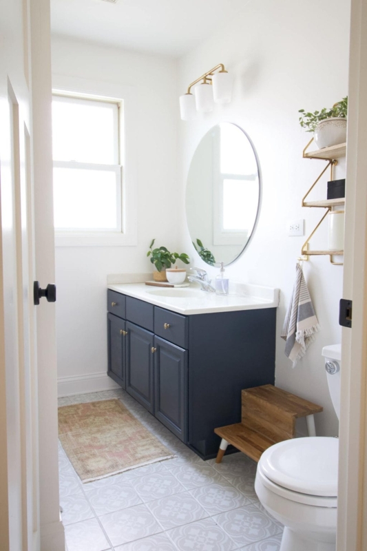 Transitional Navy Vanity Bathroom with Patterned Floor Tile