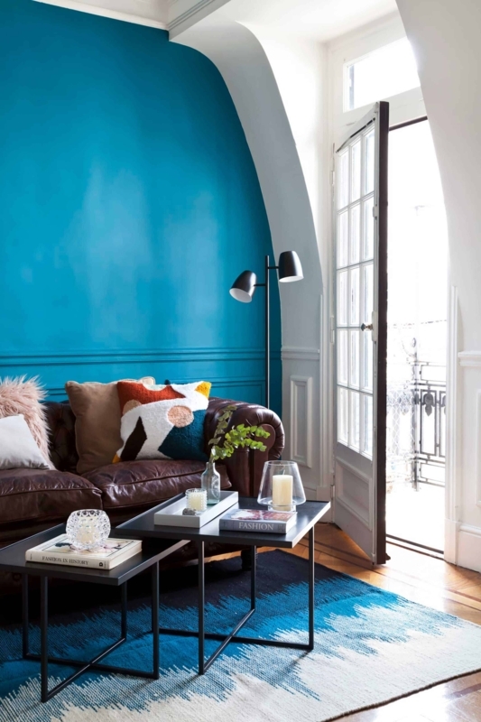 Tufted Leather Sofa & Blue Gradient Rug in Teal Accent Wall Room