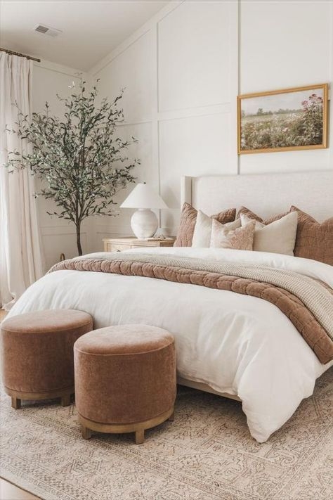 Upholstered Bed with Round Ottomans and Grid Wall Paneling Decor