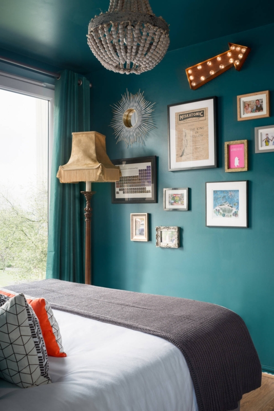 Vintage Marquee Light Decor in Eclectic Teal Bedroom